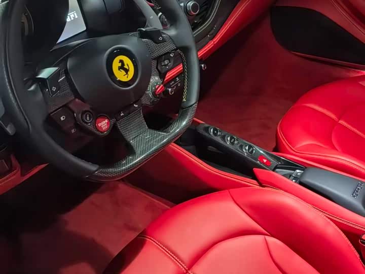 Фото 6 - Ferrari F8