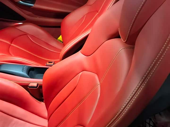 Фото 7 - Ferrari F8