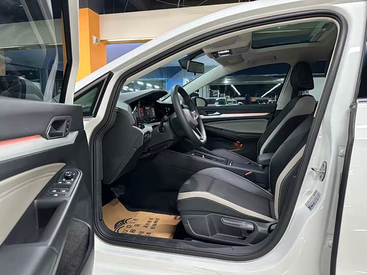 Фото 5 - Volkswagen Golf