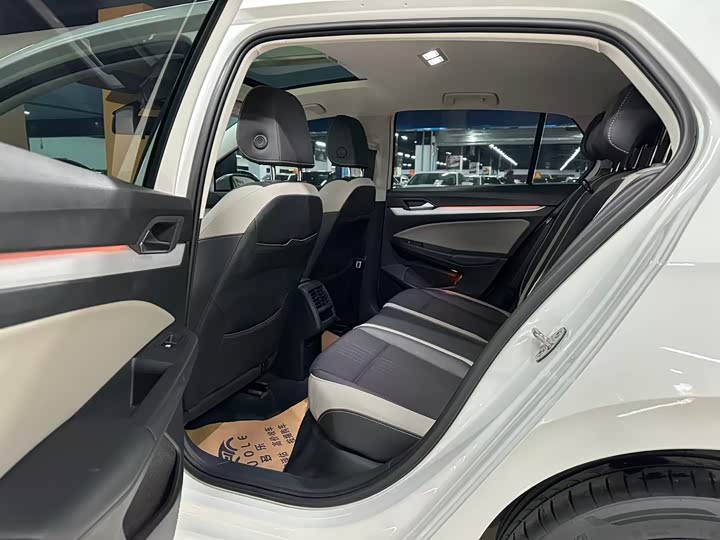 Фото 6 - Volkswagen Golf