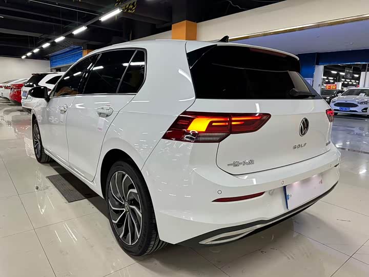 Фото 8 - Volkswagen Golf