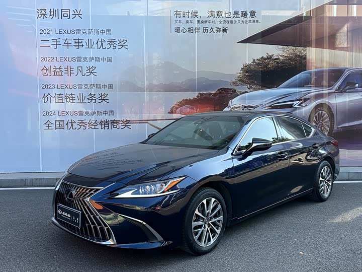 Фото 1 - Lexus ES