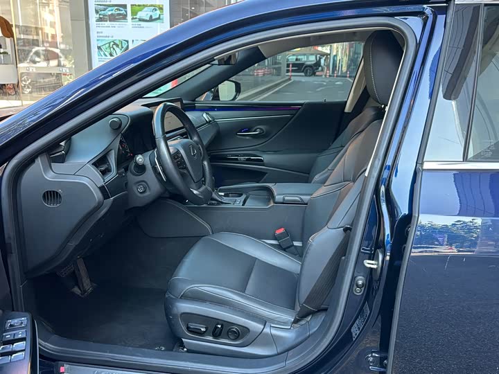 Фото 4 - Lexus ES