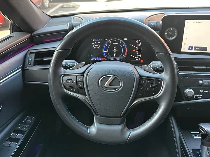 Фото 6 - Lexus ES