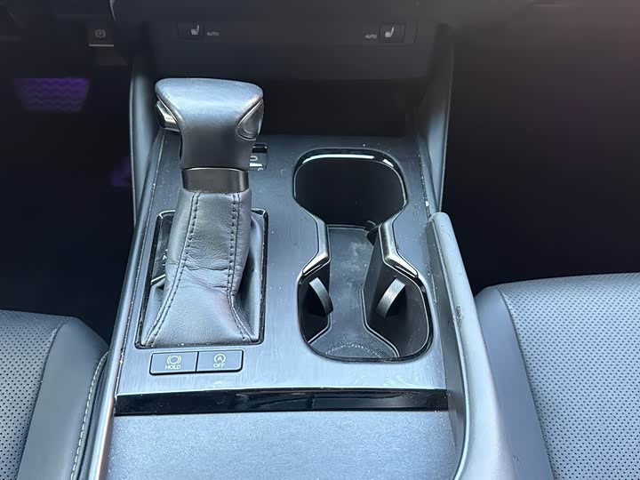 Фото 7 - Lexus ES