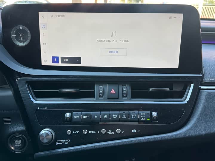 Фото 8 - Lexus ES