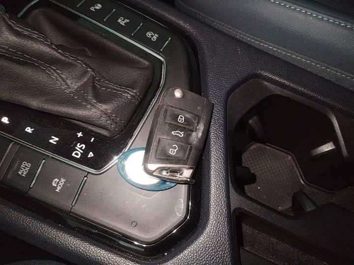 Фото 9 - Volkswagen Tharu