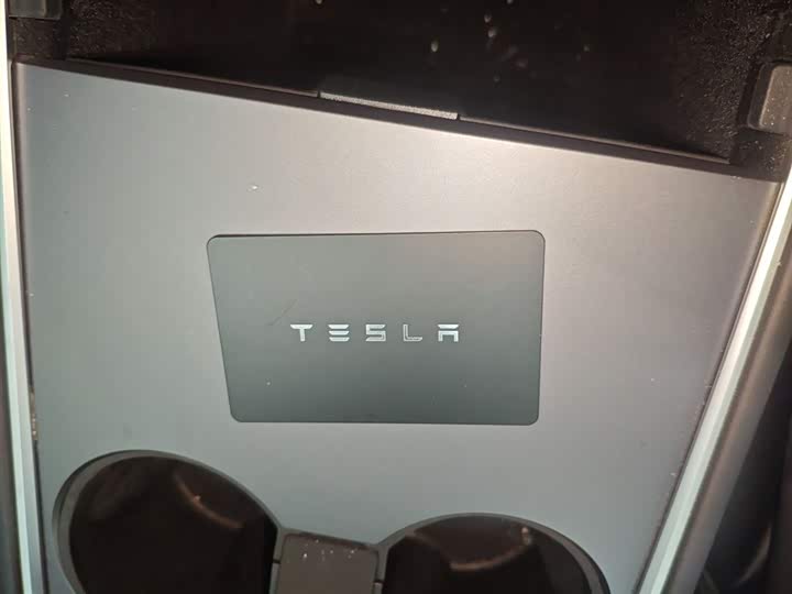 Фото 9 - Tesla Model Y