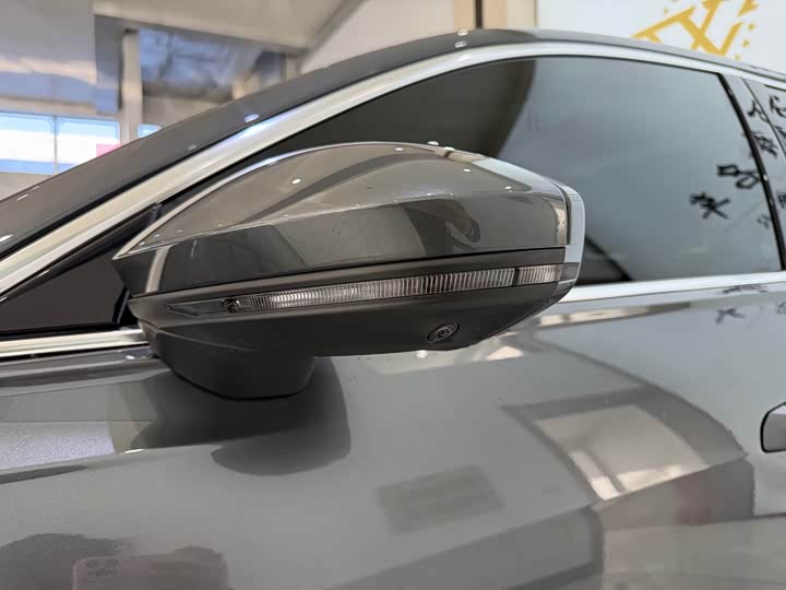 Фото 4 - Audi A6L