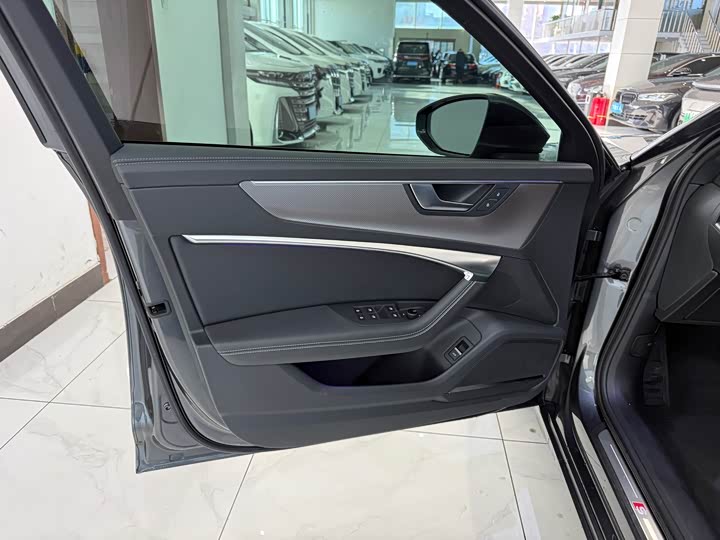 Фото 5 - Audi A6L