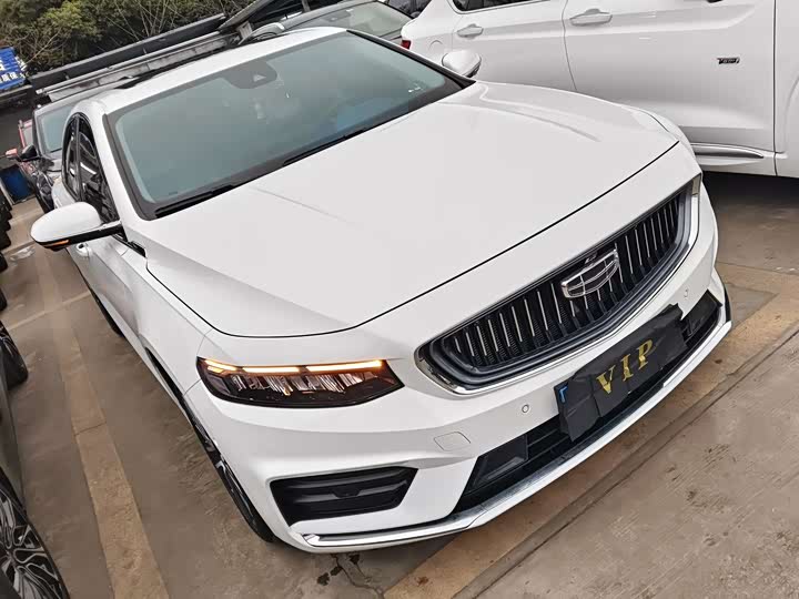 Фото 3 - Geely Preface