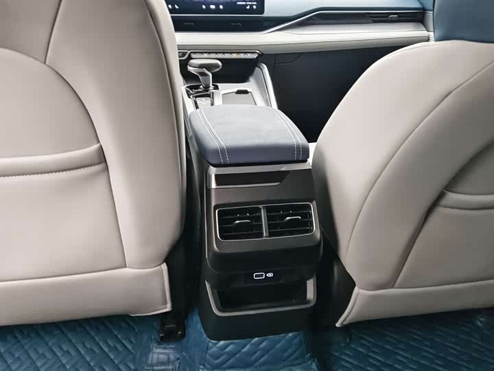 Фото 8 - Geely Preface