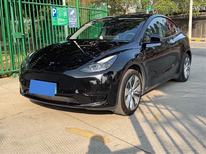 Фото 1 - Tesla Model Y