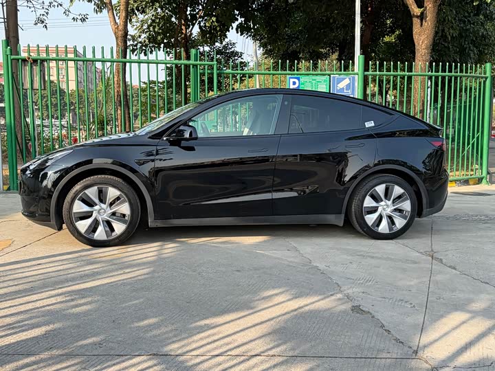 Фото 4 - Tesla Model Y