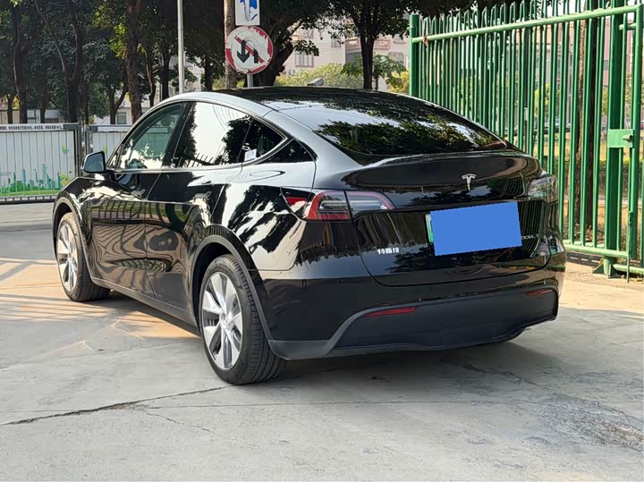 Фото 6 - Tesla Model Y