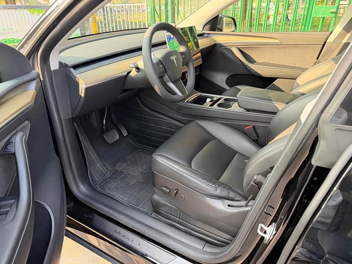 Фото 8 - Tesla Model Y