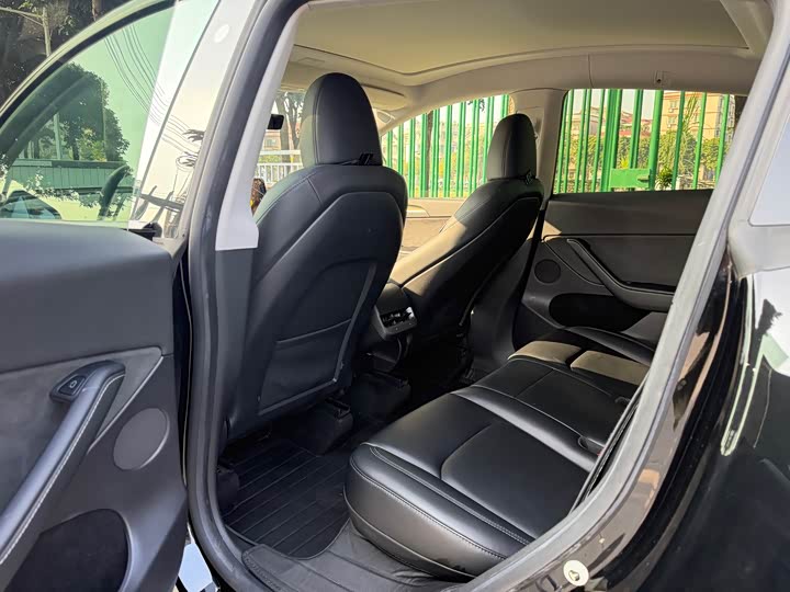 Фото 9 - Tesla Model Y