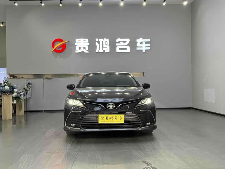 Фото 2 - Toyota Camry