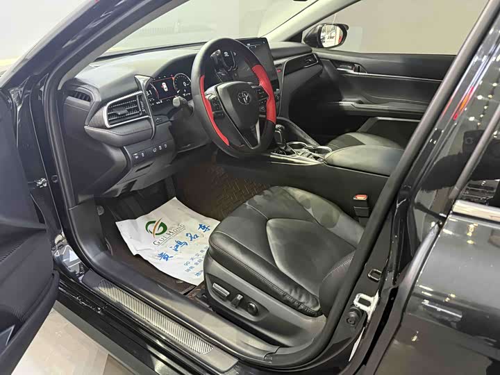 Фото 5 - Toyota Camry