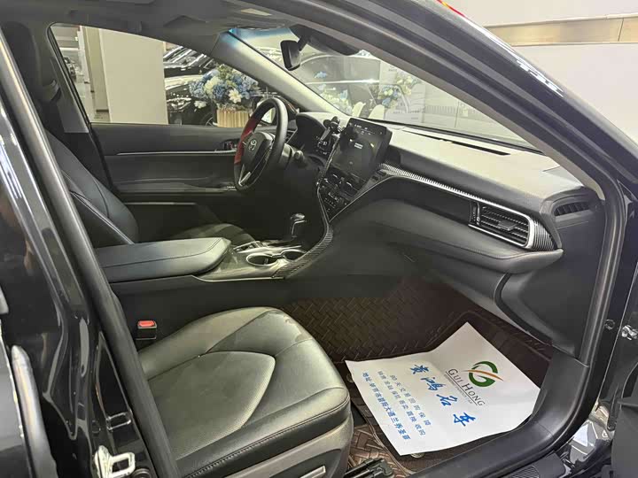 Фото 6 - Toyota Camry