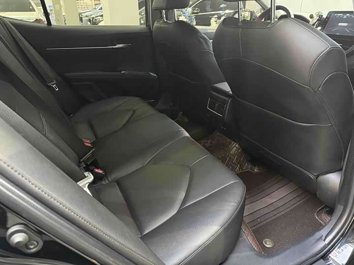 Фото 7 - Toyota Camry