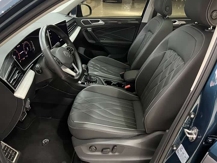 Фото 5 - Volkswagen Tiguan L Pro