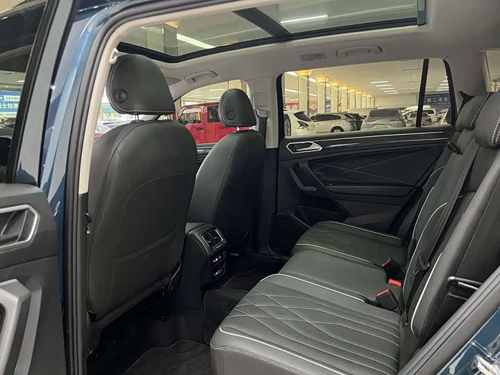 Фото 6 - Volkswagen Tiguan L Pro