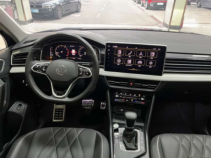 Фото 8 - Volkswagen Tiguan L Pro