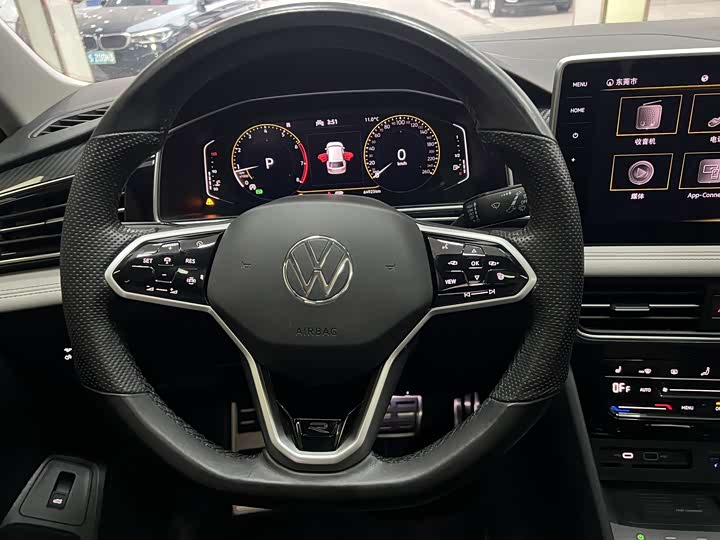 Фото 9 - Volkswagen Tiguan L Pro