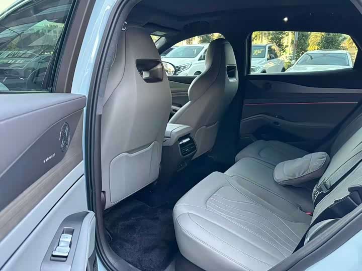 Фото 6 - Denza N7