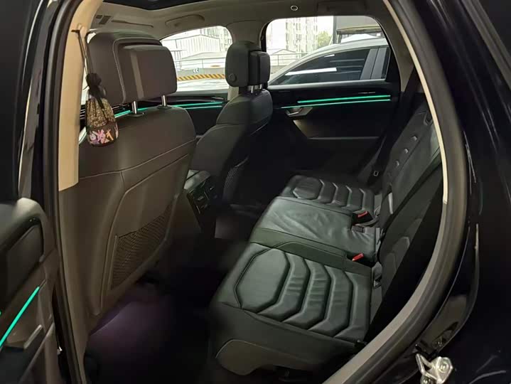 Фото 3 - Volkswagen Touareg