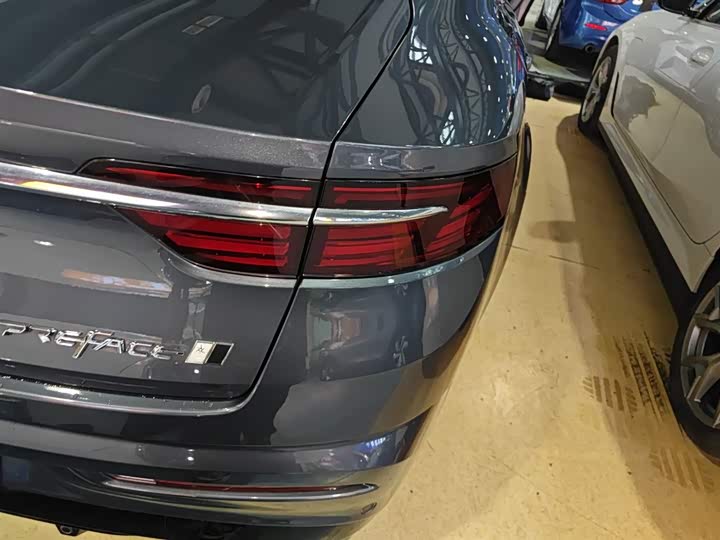 Фото 8 - Geely Preface