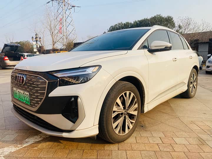 Фото 2 - Audi Q4 e-tron