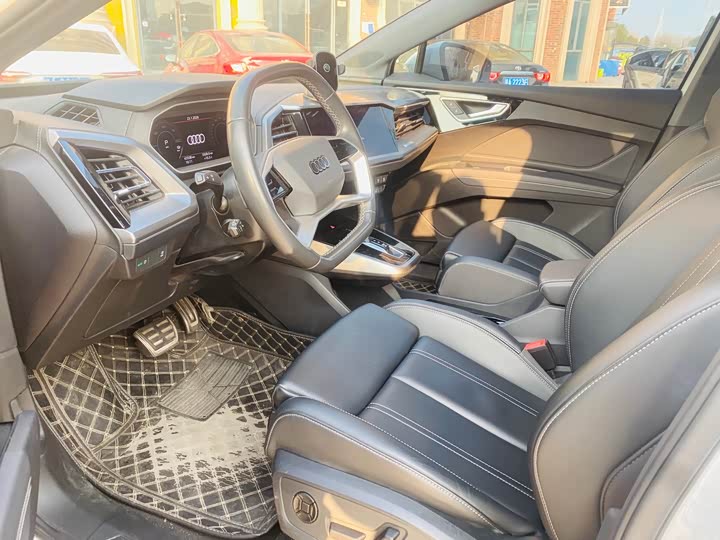 Фото 4 - Audi Q4 e-tron