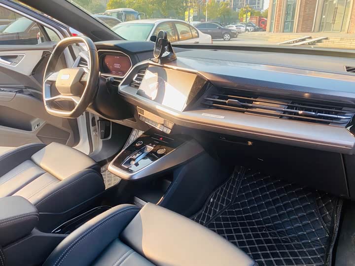 Фото 6 - Audi Q4 e-tron