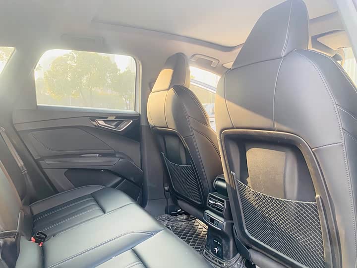 Фото 8 - Audi Q4 e-tron