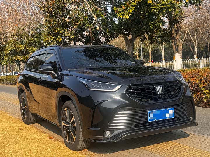 Фото 3 - Toyota Crown Kluger