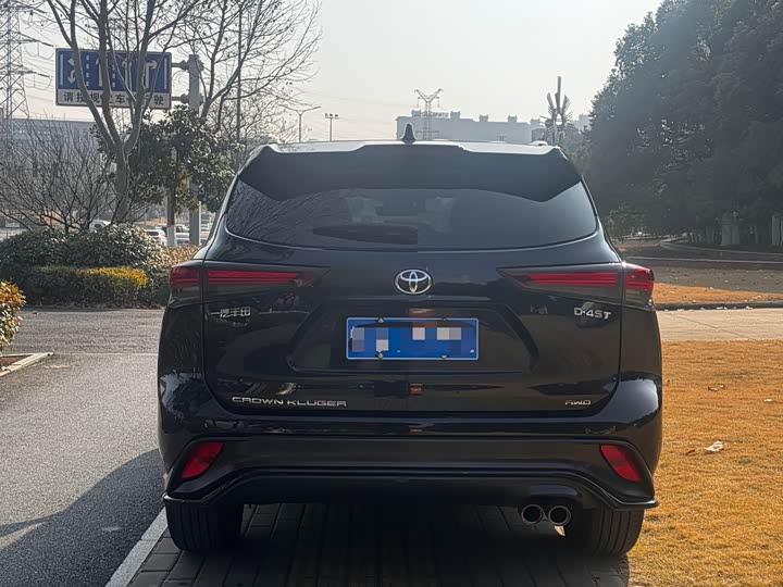 Фото 4 - Toyota Crown Kluger