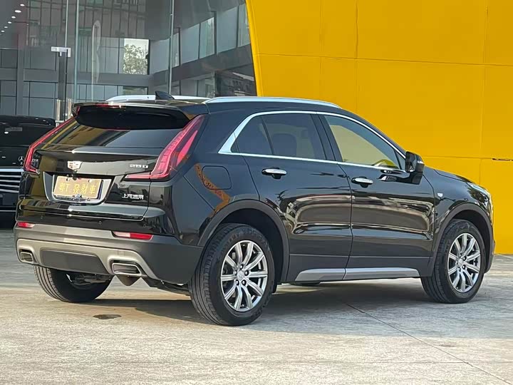 Фото 9 - Cadillac XT4