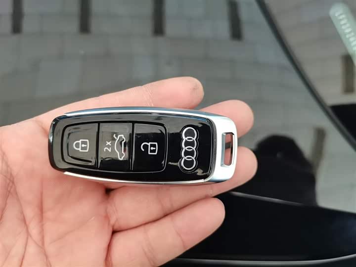 Фото 9 - Audi A6L