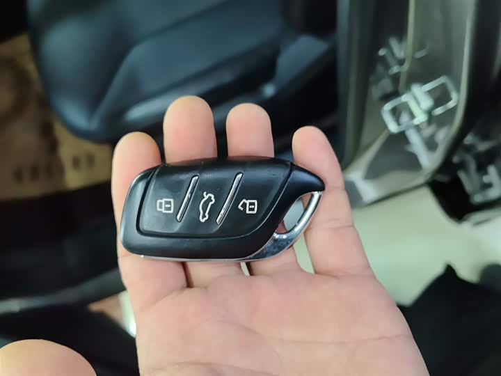 Фото 9 - Roewe RX5