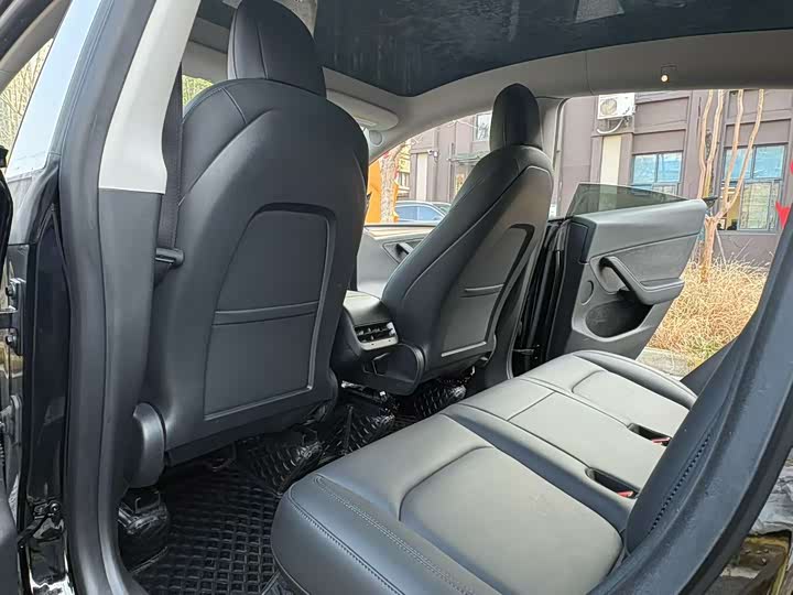 Фото 6 - Tesla Model Y