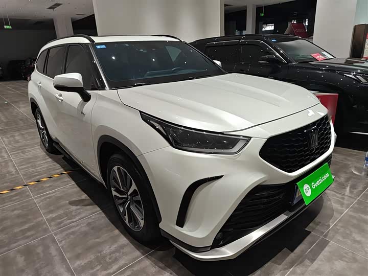 Фото 4 - Toyota Crown Kluger