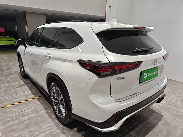 Фото 5 - Toyota Crown Kluger