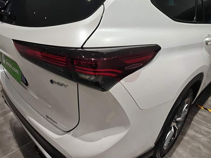 Фото 8 - Toyota Crown Kluger