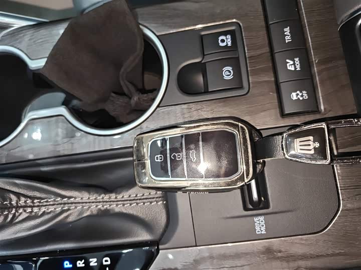 Фото 9 - Toyota Crown Kluger