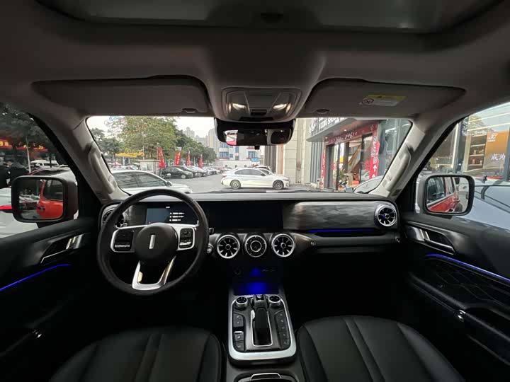 Фото 2 - Tank 300