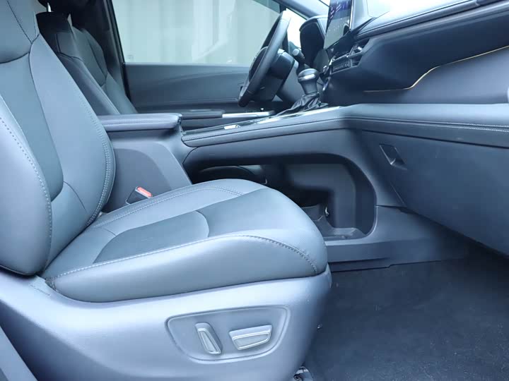 Фото 8 - Toyota Sienna