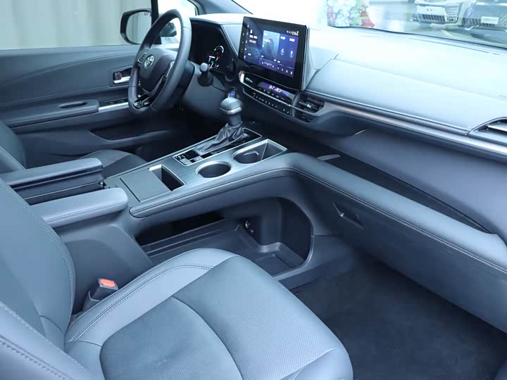 Фото 9 - Toyota Sienna