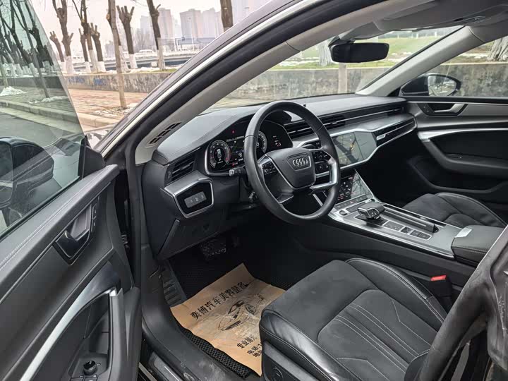 Фото 4 - Audi A7L